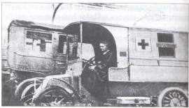 Marie en un coche radiologico, durante la Segunda Guerra Mundial